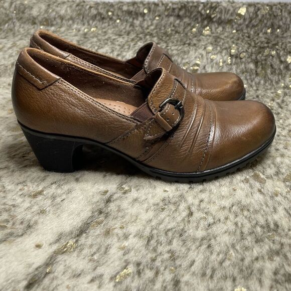 5 for $25🔥Michel M. Leather Cherry Loafer Heels Size 9 - Picture 3 of 10